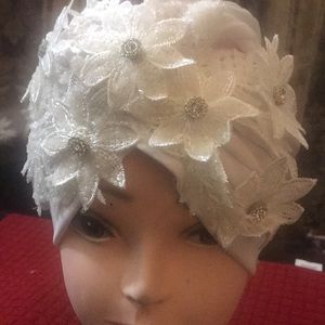 Flowers white flowers hat with silver stone design